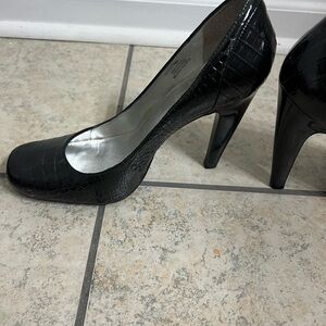 Carlos Santana Crocodile Print Shoes, size 9